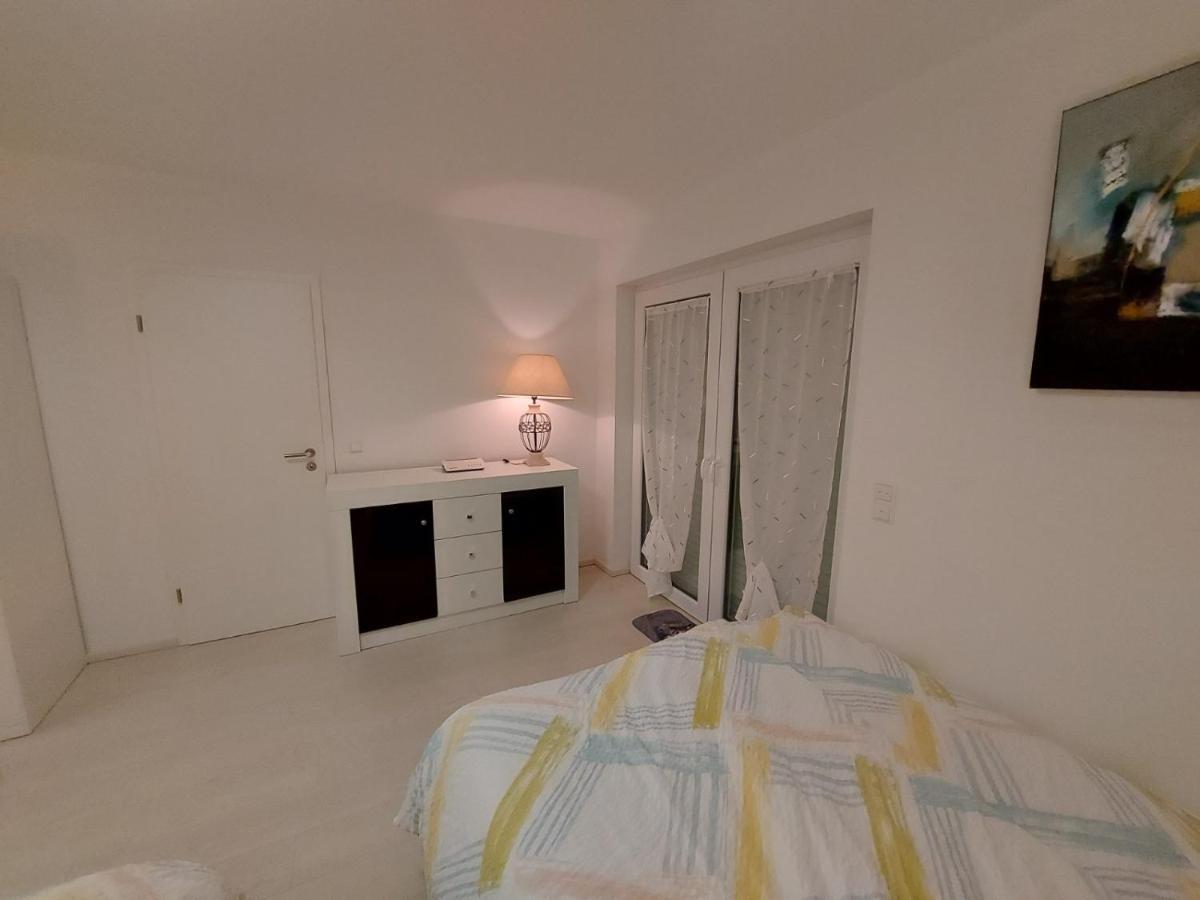 Several Different Rooms, Newly Furnished, In A New House In Vichten Bagian luar foto